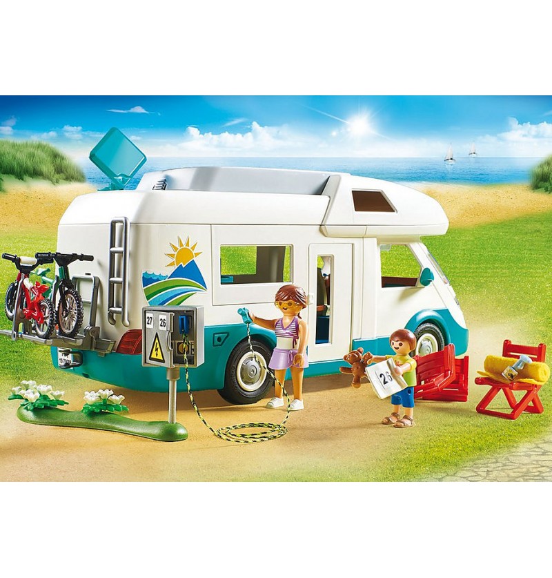 Camper con famiglia in vacanza